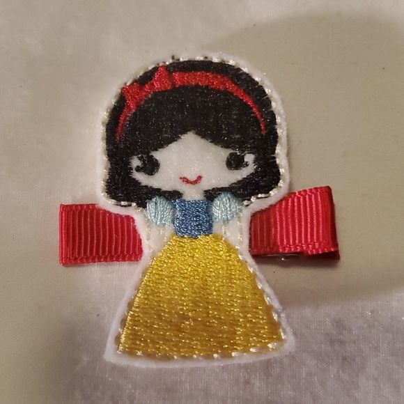 NEW DISNEY'S PRINCESS SNOW WHITE FELT HAIR CLIPPY - Picture 1 of 2